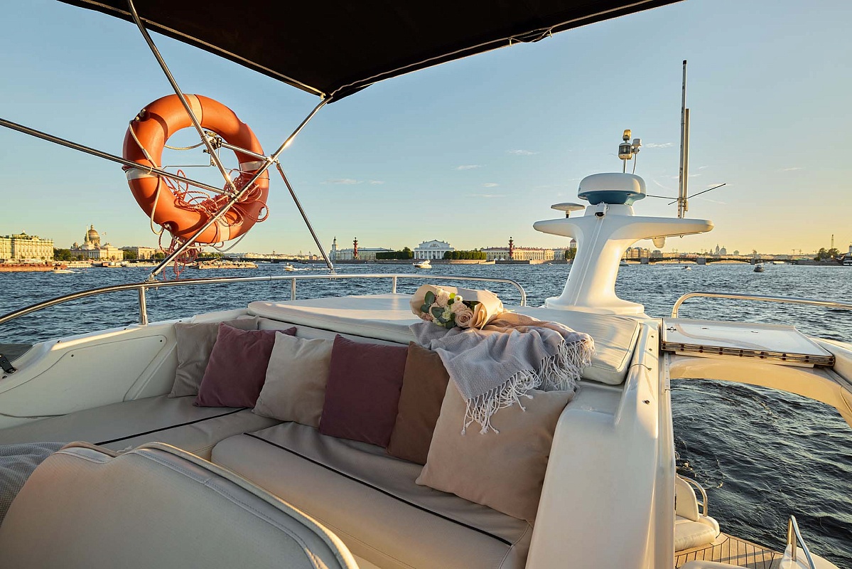 Аренда яхты Sealine F43 Monte Carlo в Питере, Санкт-Петербург